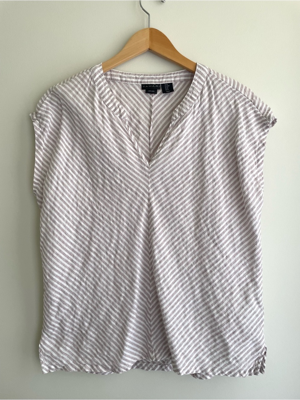 Tahari 100% Linen Light Mauve and White Striped V-Neck Lightweight Blouse